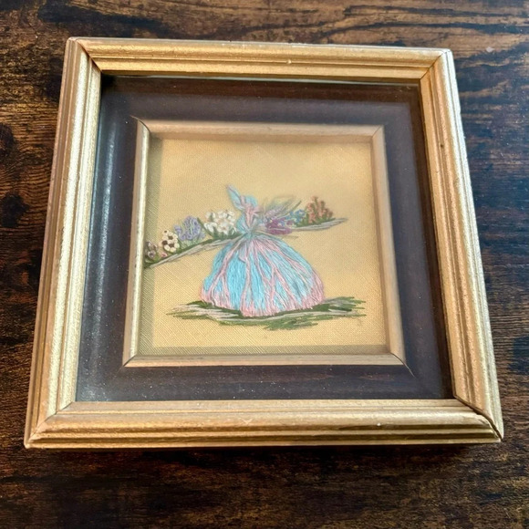 Vintage|  50s Set of 2 Antique Embroidered Ladies in Nature Wall Hangings 5 x 5” - Picture 6 of 9